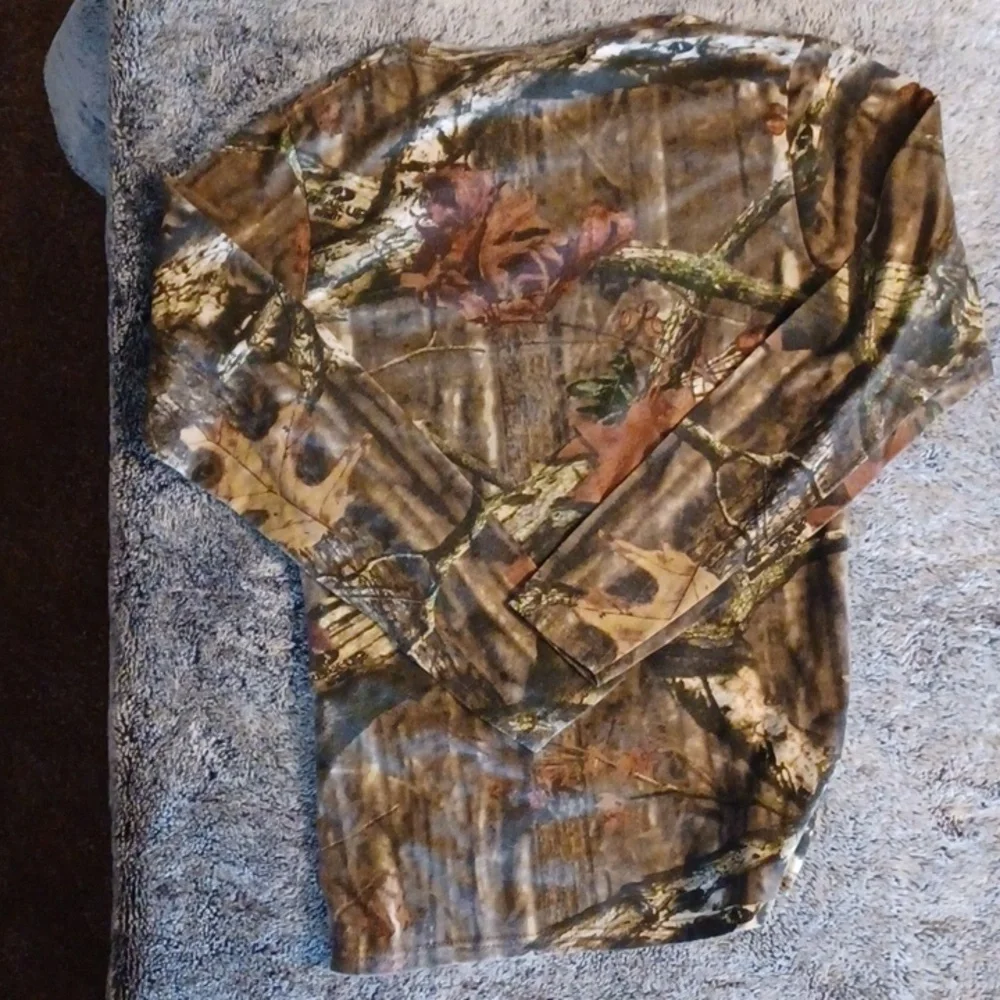 MOSSY OAK CAMO, LONG SLEEVE SHIRT, SIZE SMALL YOUTH. - Picture 5 of 6